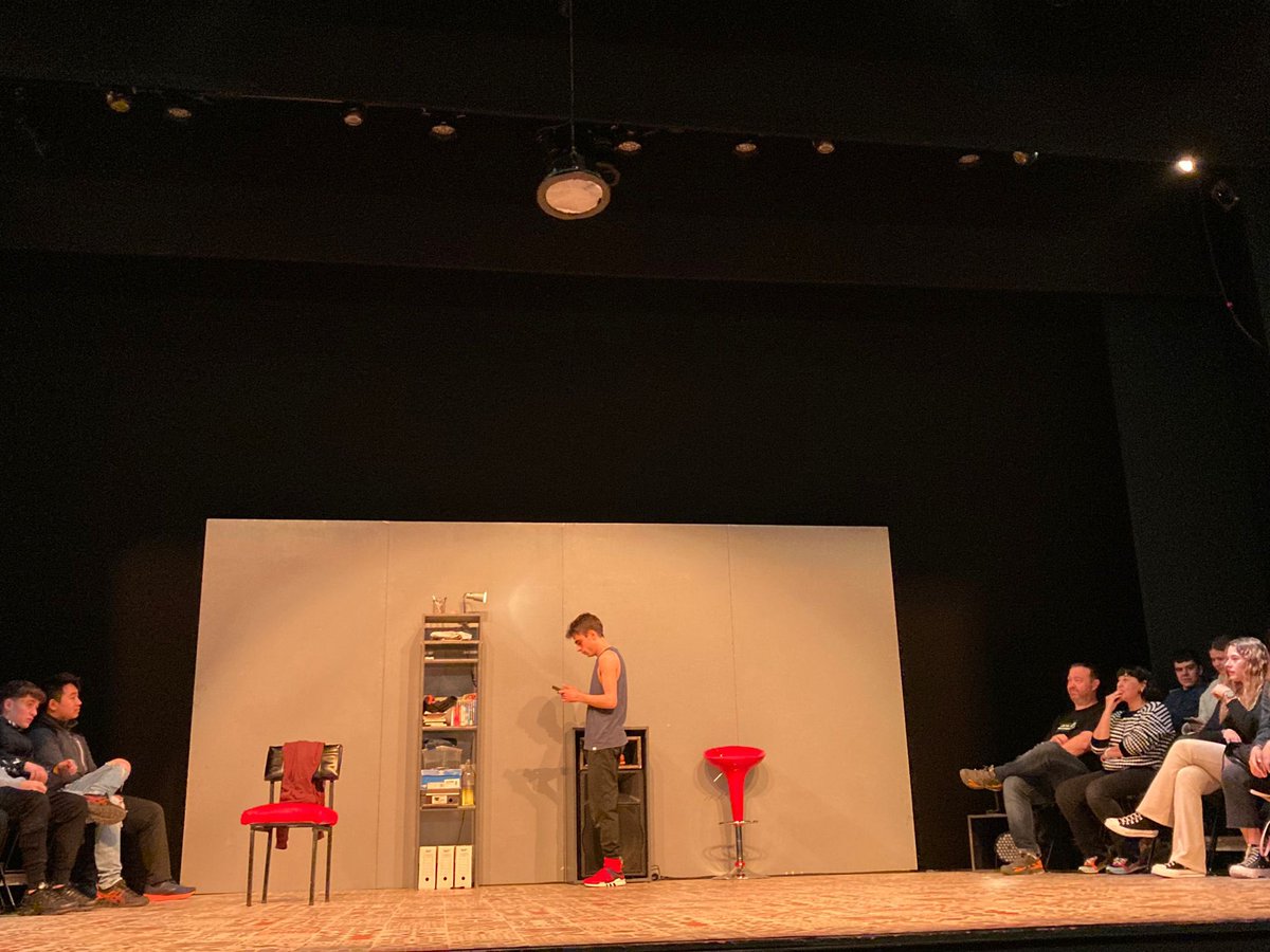 Ins4Cantons's tweet photo. Avui l’alumnat de #2Batx ha anat al @teatrepoliorama a veure A.K.A. (Also Known As) en anglès #identitat #noalracisme #adolescència #english https://t.co/YAuMtZPfEq