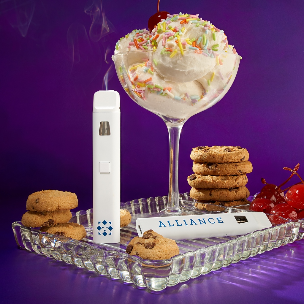 TheLitStudio's tweet photo. Cream of the crop. With a cherry on top. 🍒⁣

shot for @alliancehempcbd https://t.co/XvbXHxcCTr