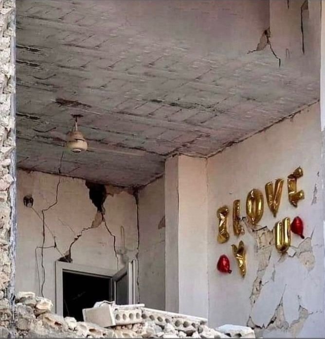 Burası Dünya Burada Herşey Yarım Kalır❤️‍🩹🎗🕊
#14Subat #sevgililergünü #depremden #deprem #TuerkiyeTekYuerek #türkiyetekyurek