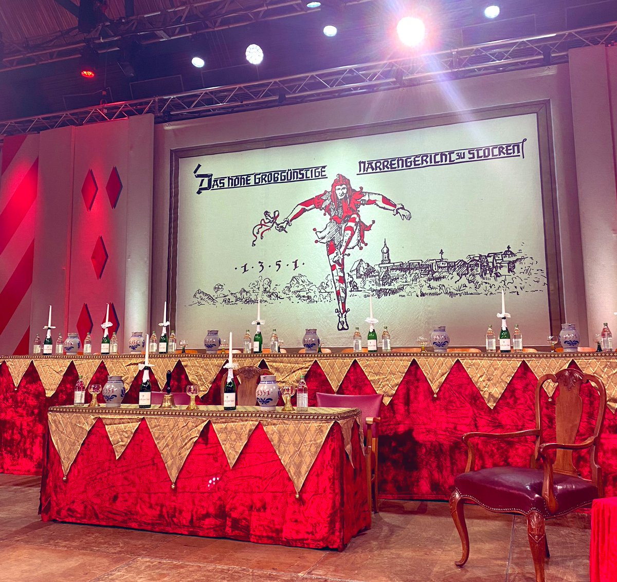 Ja, auch hier ist <a href="/dpa/">dpa</a> dabei - nach zwei Jahren Corona-Pause tagt in #stockach wieder das #narrengericht - auf der „Anklagebank“ diesmal #fdp-Mann Wolfgang Kubicki @dpareporter