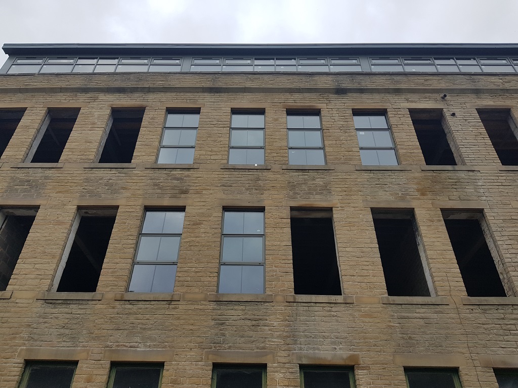 tdjaggerltd's tweet photo. Window Installation at Melbourne Mill
#HebdenBridge https://t.co/HSxh1ihAhY