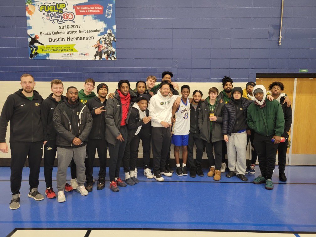 Presentation College Men's Basketball tweet media