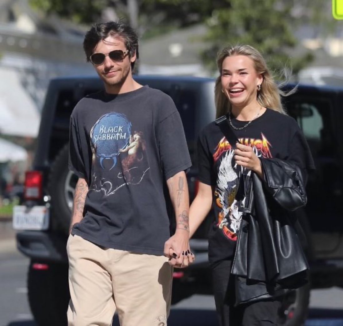 LouisDiva28's tweet photo. los quiero a los dos, bisexual culture https://t.co/v8GGeNB7wF
