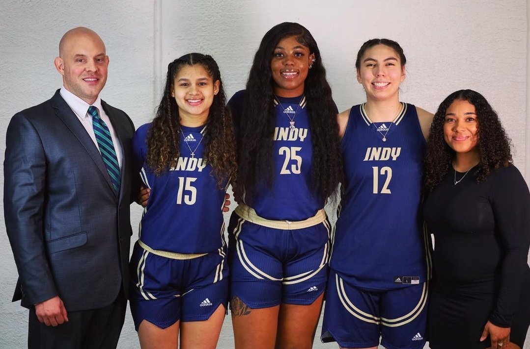 🏀🇺🇲 | Explosiva jornada de <a href="/v0jeda/">Valentina Ojeda</a> en la NJCAA 

🤯 42 PTOS | 5 REB | 4 BLOQ | 38 MIN 

Además de liderar el triunfo de <a href="/IndyWBB/">Independence CC Pirates Women's Basketball</a> 67-79 sobre Pratt College, "Vale" estableció una nueva marca ofensiva en su instituto, rompiendo un registro de 30 años 

🤳 <a href="/IndyWBB/">Independence CC Pirates Women's Basketball</a>