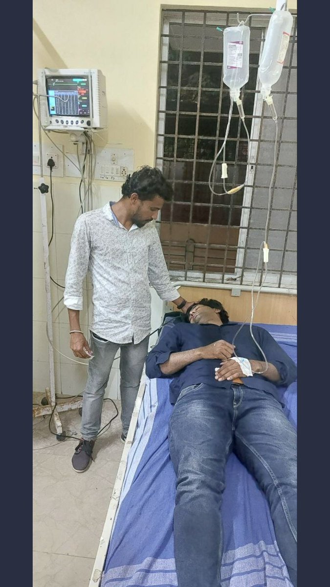 Santoshdk101's tweet photo. @AKSSAofficial @AmitShah @CMofKarnataka @JnanendraAraga @DgpKarnataka @BJP4Karnataka @AmitShah @CMofKarnataka @JnanendraAraga @DgpKarnataka @BJP4Karnataka 
Today in protest due to hunger strike for PSI 545 Reexam and PSI 402 exam before election ,one of the psi aspirant has admitted in hospital &amp; health is serious 🙏 this is wt  graduates getting in Karnataka 🙏 https://t.co/y80ICjmxYB