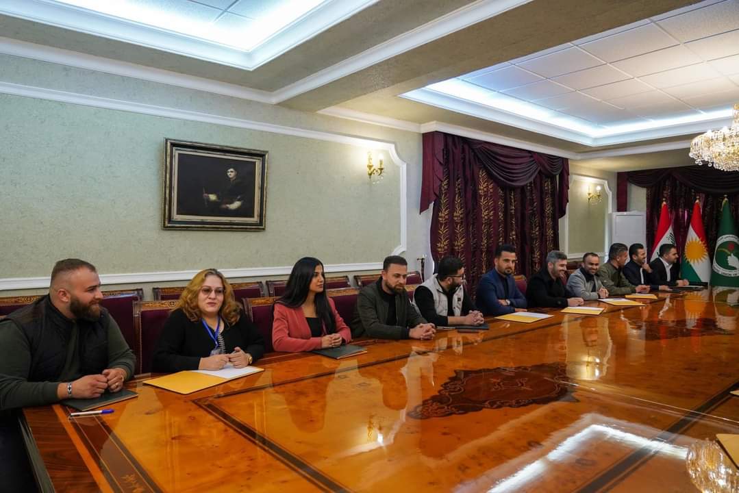 LIbrahimahmed's tweet photo. بافڵ جەلال تاڵەبانی، سەرۆکی یەکێتیی نیشتمانیی کوردستان لە دەباشان لەگەڵ نوێنەرانی هەزاران مامۆستای وانەبێژ لە هەرێم کۆبووەوە.
#bafel_jalal_talabani
#President_of_the_PUK
#teachers
#kurdistan
#Representative
#Dabashan https://t.co/uoZ83KDWUp