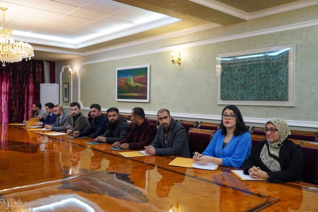 LIbrahimahmed's tweet photo. بافڵ جەلال تاڵەبانی، سەرۆکی یەکێتیی نیشتمانیی کوردستان لە دەباشان لەگەڵ نوێنەرانی هەزاران مامۆستای وانەبێژ لە هەرێم کۆبووەوە.
#bafel_jalal_talabani
#President_of_the_PUK
#teachers
#kurdistan
#Representative
#Dabashan https://t.co/uoZ83KDWUp