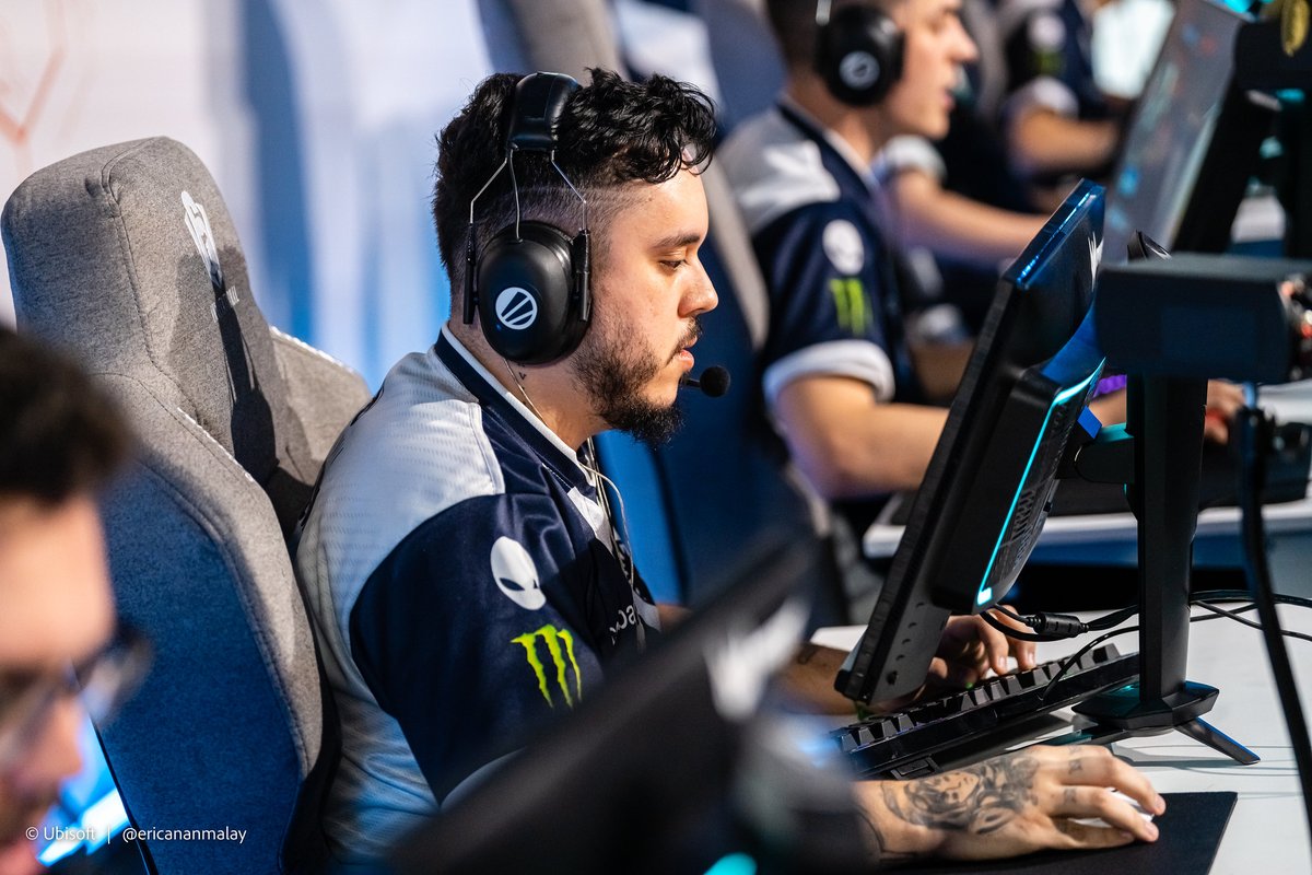 AnalisesR6's tweet image. 🔨 Six Invitational (2017-2023)

🎯 KPR (BO3 + Playoffs)

🇧🇷 @neskwga 49
vs TSM 2021

[🇧🇷 @Maia_R6 42]
vs Astralis 2023

🇧🇷 @Paluh_R6 42
vs FaZe 2021

🇹🇭 @sprOnigiri 40
vs Rogue 2022

🇺🇲 @GryxrPR 39
vs Elevate 2022

[🇧🇷 @kheyzefps 39]
vs BDS 2023