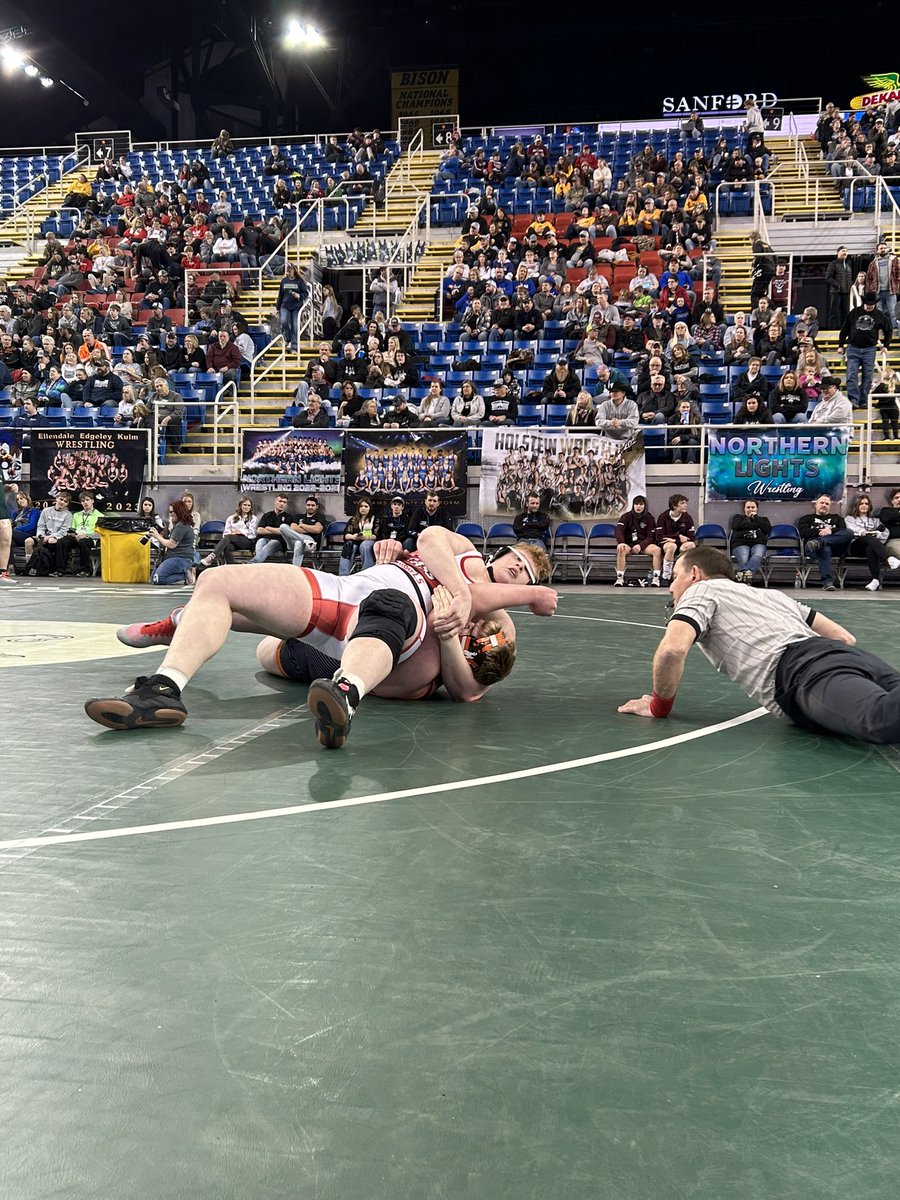 SquirrelsWrest1's tweet image. 185 | Dylan Sell with the pin!! Sell pins his opponent Roundy (KIL) with a fall time of 1:41