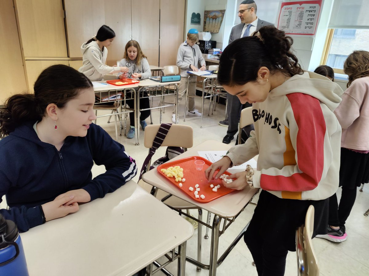 RamazSchool's tweet photo. Did you know that a few thousand years ago, rabbis used the size of an olive as a way to measure things? Our fifth graders tried out this creative unit of measurement—called k’zayit—in their Mishnah class to determine the sizes of their favorite foods. #GenRMZ #RamazSchool https://t.co/Y1Z6PQU5zr
