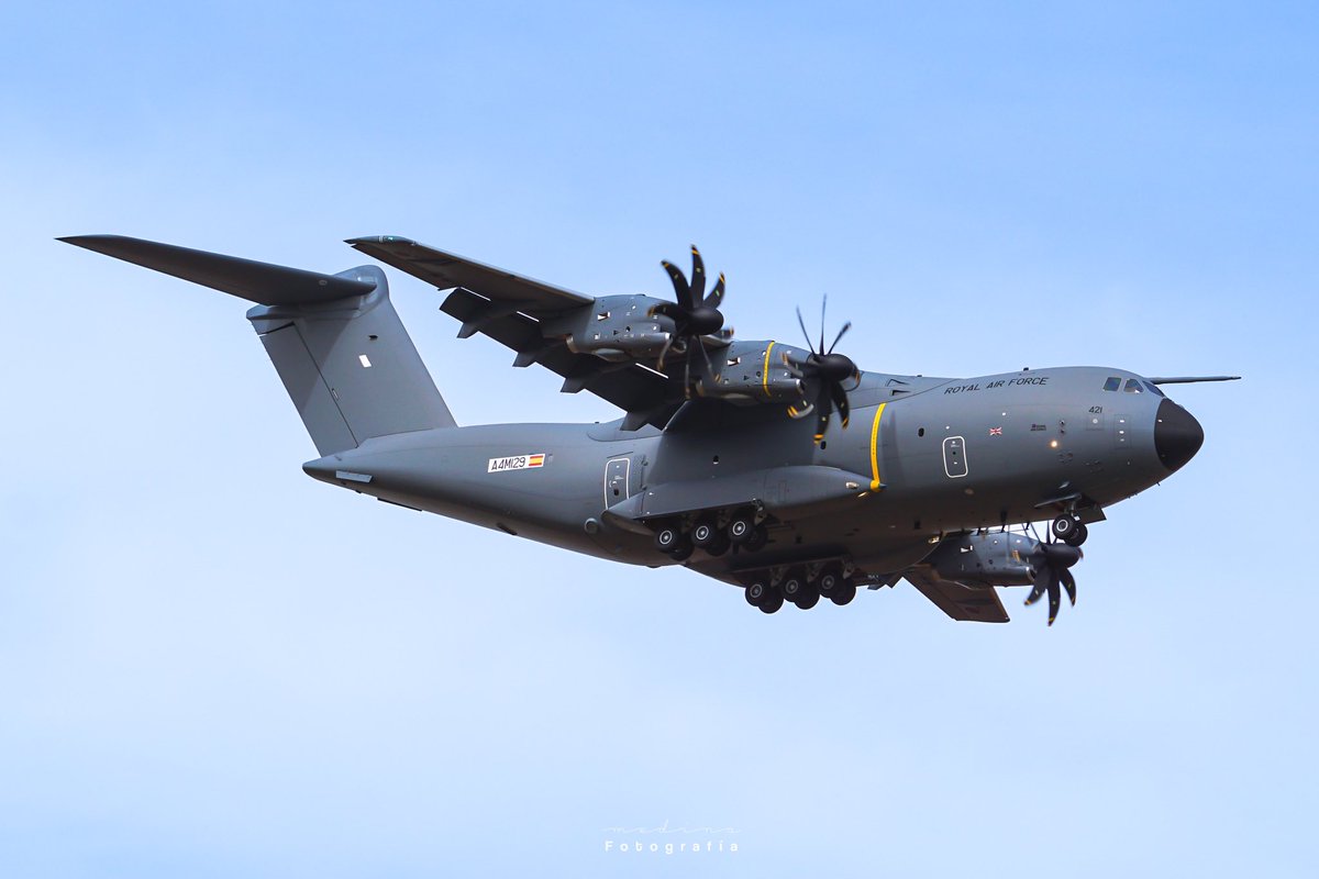 🟢 <a href="/Airbus/">Airbus</a> A400M de la <a href="/RoyalAirForce/">Royal Air Force</a> (Fuerza Aérea Británica) aterrizando por la RWY09 de @SevillaVuela 
📍Aeropuerto de Sevilla.
📸<a href="/MedinaSpotter/">MedinaSpotter</a> 
🗓️ 15/02/23