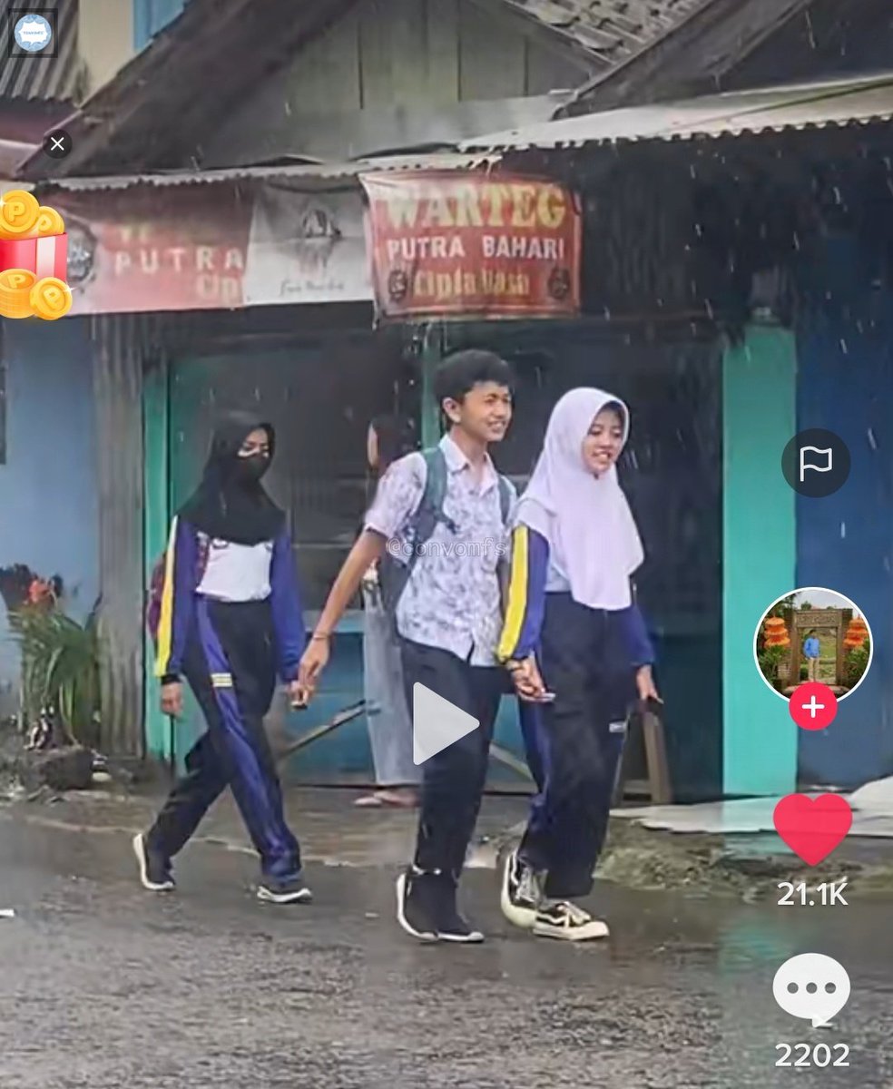 convomfs's tweet photo. 💭 kalian setuju ga cinta jaman SMP tuh kaya manis bgt kalo diinget, gada beban apa2 rasanya beneran kasmaran. cinta yg tanpa ngeliat status latar belakang, ketemu papasan disekolah aja rasanya udh bikin jantung mo terbang🫠🥹 https://t.co/To5XWYufd1