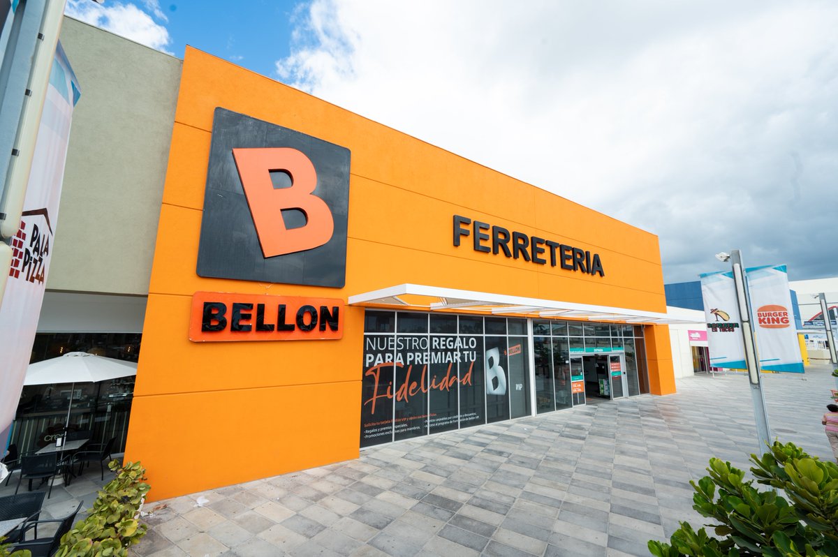 bellonrd's tweet photo. Ayer tuvimos la oportunidad de conocer al señor Gonzalo Victorino Guerrero, ganador de "La Promo millonaria de Bellón 2022 - 2023". El boleto ganador se generó en su compra del 26 de diciembre de 2022 en la sucursal ubicada en La Romana. #Lapromomillonariadebellon #Bellon https://t.co/M7SWoZmvA5