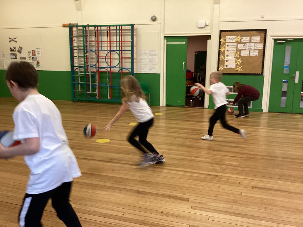 Blwyddyn  3  a  4  Basketball  with  A  Star  Sports  🏀