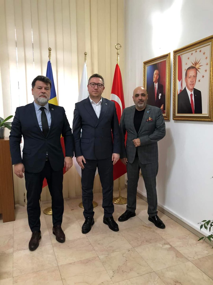 🇹🇷 1️⃣ Romanya Türk Yatırım Derneği Başkanı Nazmi Doğan ve Yönetim Kurulu Üyesi Murat Teber bugün Enstitümüzü ziyaret ettiler. Dernek girişimleriyle üye iş adamlarının destekleriyle deprem bölgesine yapılan yoğun yardım faaliyetlerini ve önümüzdeki süreçte yapılabilecek