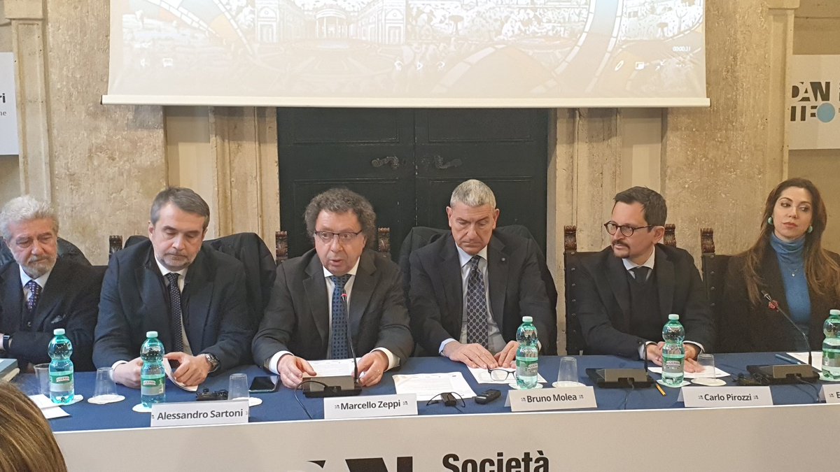 la_dante's tweet photo. A Palazzo Firenze l’evento-inaugurazione della mostra fotografica “Dietro lo scatto”, prodotta dalla #MISFF Art Gallery e a cura di Marcello Zeppi, con opere di en nico https://t.co/hHbARi6mWA