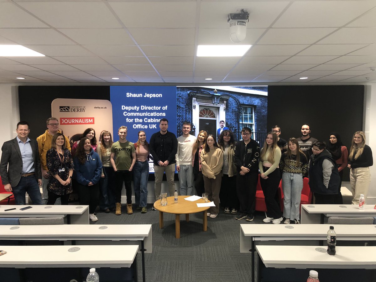 alexgetsaround's tweet photo. Amazing stories from behind the door of No.10 with government comms lead @shaunjepson05 for our journalism students at @DerbyUni. Thanks to @suzenelson for setting it up! #futurejournalists https://t.co/Intz57WYrj