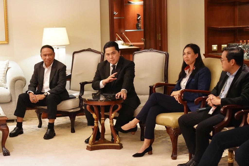erickthohir's tweet photo. Usai Kongres Luar Biasa (KLB) Pemilihan @PSSI, saya berdiskusi dengan para Exco 1 membahas persiapan mini tournament Timnas U20 di GBK mendatang. https://t.co/CBcWHcDs8L