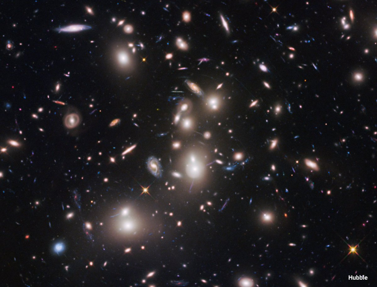 Hubble tweet media