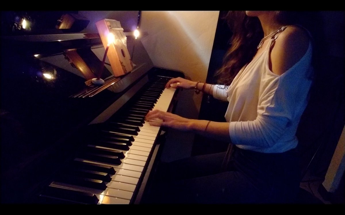 fiammavelo's tweet photo. La Kalimba... ecco a voi questo piccolo compagno di viaggio che si unisce alle note di #Orione ...un tocco di magia astrale alle note del piano ⭐⭐
Cosa ne pensate?

⭐⭐⭐🎧➡️https://t.co/IF0kdyMrXd

⭐⭐
#FiammaInMusica #winterstars #pianist #composer #soundtrack #music #piano https://t.co/APgfcE4TCe