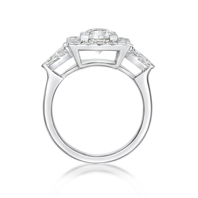 GuinnessNatasha's tweet photo. Sleek side view!

#18kwhitegold #4cornerclaws #roundbrilliant #wallset #squarehalo #trillion #sidestones #nailclaws #cornerclaws #engagementring #jewellerydesigner #jewellery #jewelery #diamond #diamonds #natashaguinness #natashaguinnessdesign #natashaguinnessstyle #NG https://t.co/qDUiDPW8Pq