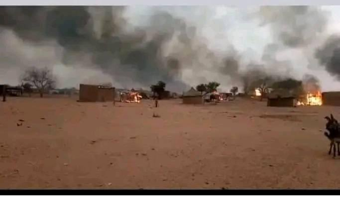 AfricaSecondes's tweet photo. 🚨 #Niger : la situation s'aggrave 🚨 Dieu ait pitié 😭
Bilan officiel de l'attaque terroriste au Niger :
- 67 soldats tombés
- 26 soldats portés disparus
- 16 soldats blessés
#Afrique #actualités #45second #Nigérien #attaque #terrorisme #antiFrance https://t.co/Ey5lhBEpvP
