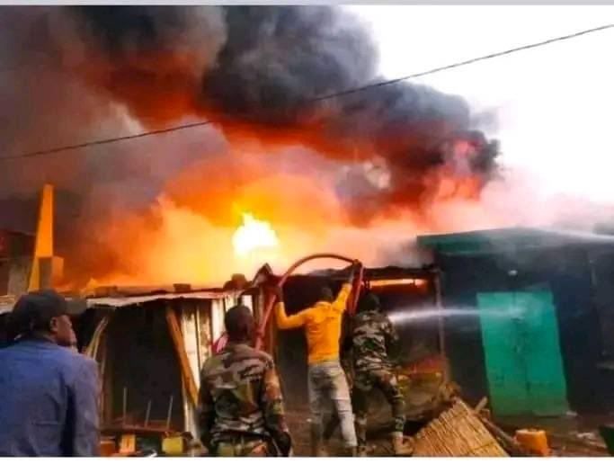 AfricaSecondes's tweet photo. 🚨 #Niger : la situation s'aggrave 🚨 Dieu ait pitié 😭
Bilan officiel de l'attaque terroriste au Niger :
- 67 soldats tombés
- 26 soldats portés disparus
- 16 soldats blessés
#Afrique #actualités #45second #Nigérien #attaque #terrorisme #antiFrance https://t.co/Ey5lhBEpvP