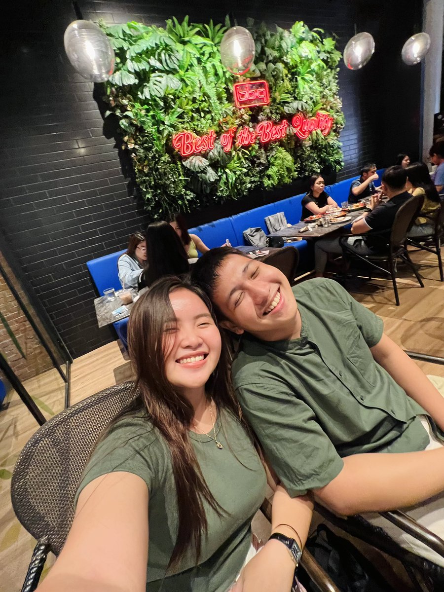 Zeneeeeeth's tweet image. Officially my twin😝👩🏻‍❤️‍💋‍👨🏻