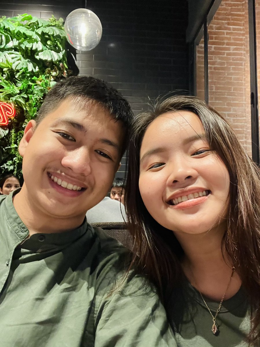 Zeneeeeeth's tweet image. Officially my twin😝👩🏻‍❤️‍💋‍👨🏻