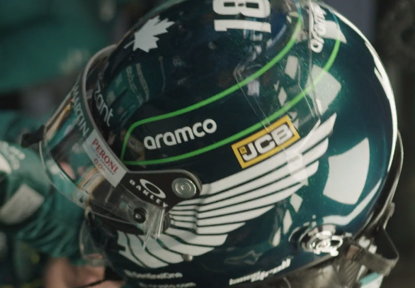 F1HLM's tweet image. Better picture of Stroll's helmet design

#ls18 #stroll #f1 #formula1 #astonmartin