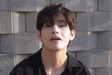 Taehyungimpact's tweet photo. Kim taehyung is so glowing 🥺 https://t.co/7ibAYflm2M