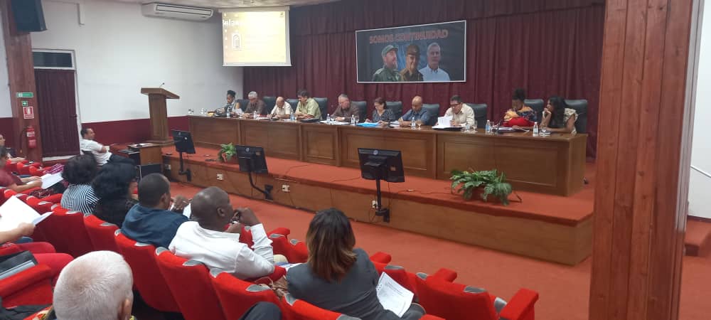 Reunión de trabajo con los cuadros del Grupo Empresarial de la Industria Alimentaria para discutir las dificultades del año 2022 y como se  resolverán este año. Se ratifica el compromiso que será  un mejor 2023.
#MejorEsPosible
#JuntarYVencer
#MinalXCuba