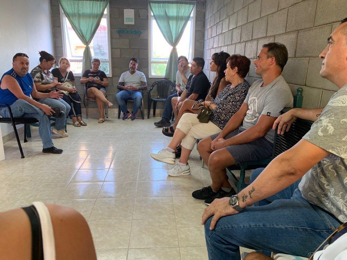 En la vecinal del barrio Arturo Illia nos reunimos con vecinos para charlar sobre nuestra propuesta.

Hablamos sobre el plan de seguridad y empleo, de asfalto y obras públicas y escuhcamos sus inquietudes.

¡Sumate a nuestro equipo y cambiemos Trelew juntos!

#Trelew