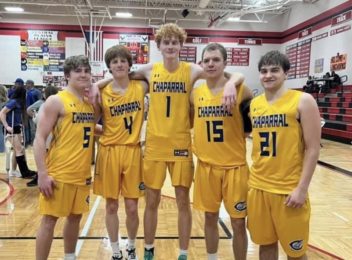 Chaparral’s Jackson Swartz (pictured middle) is an all-state receiver in football for the Roadrunners and also averaging a double-double on the basketball court 🏀 

18.6 points and 10.9 rebounds per game for the senior who went over 1,000 career points in December.