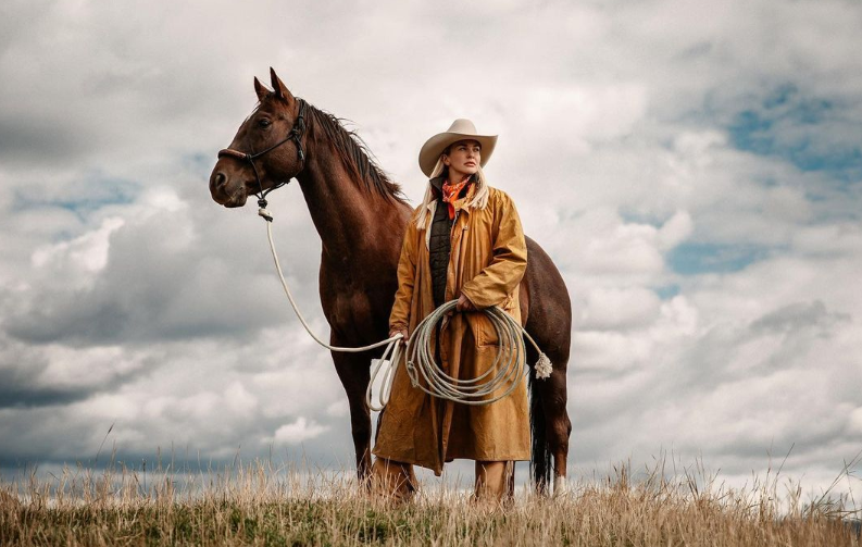 amazonbailey's tweet photo. Come to my country where I am the sheriff haha. Casting shot for yellowstone or something...wdy think?!

#findom #country #paypig #sissy https://t.co/KcBGaKAUzE