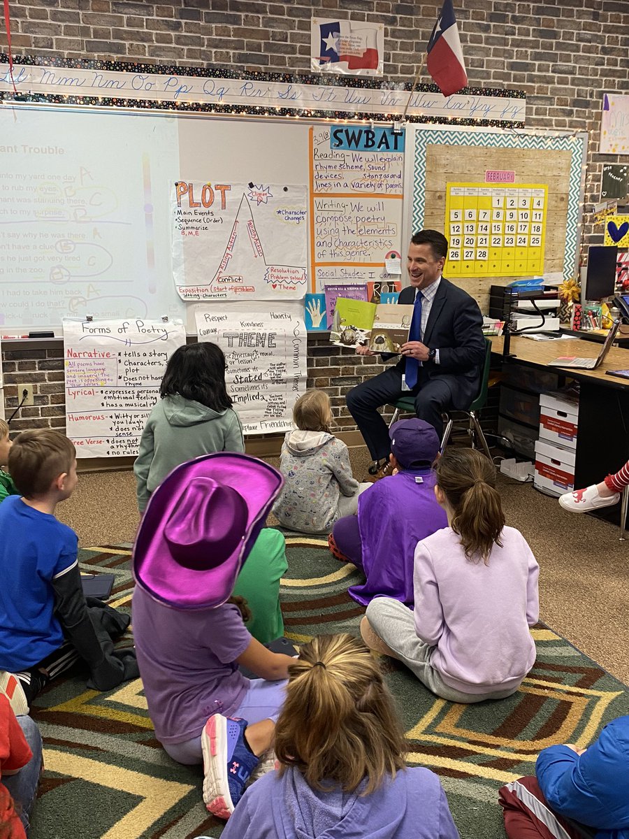 SmileyWeik's tweet photo. Thank you @DrRDubKellerISD for reading to our class today! The kids loved having you for ERE World Read Aloud day! 🌎📚🤓🌈 @EagleRidgeKISD @KellerISD @kisdlit https://t.co/OXHL2noI8B