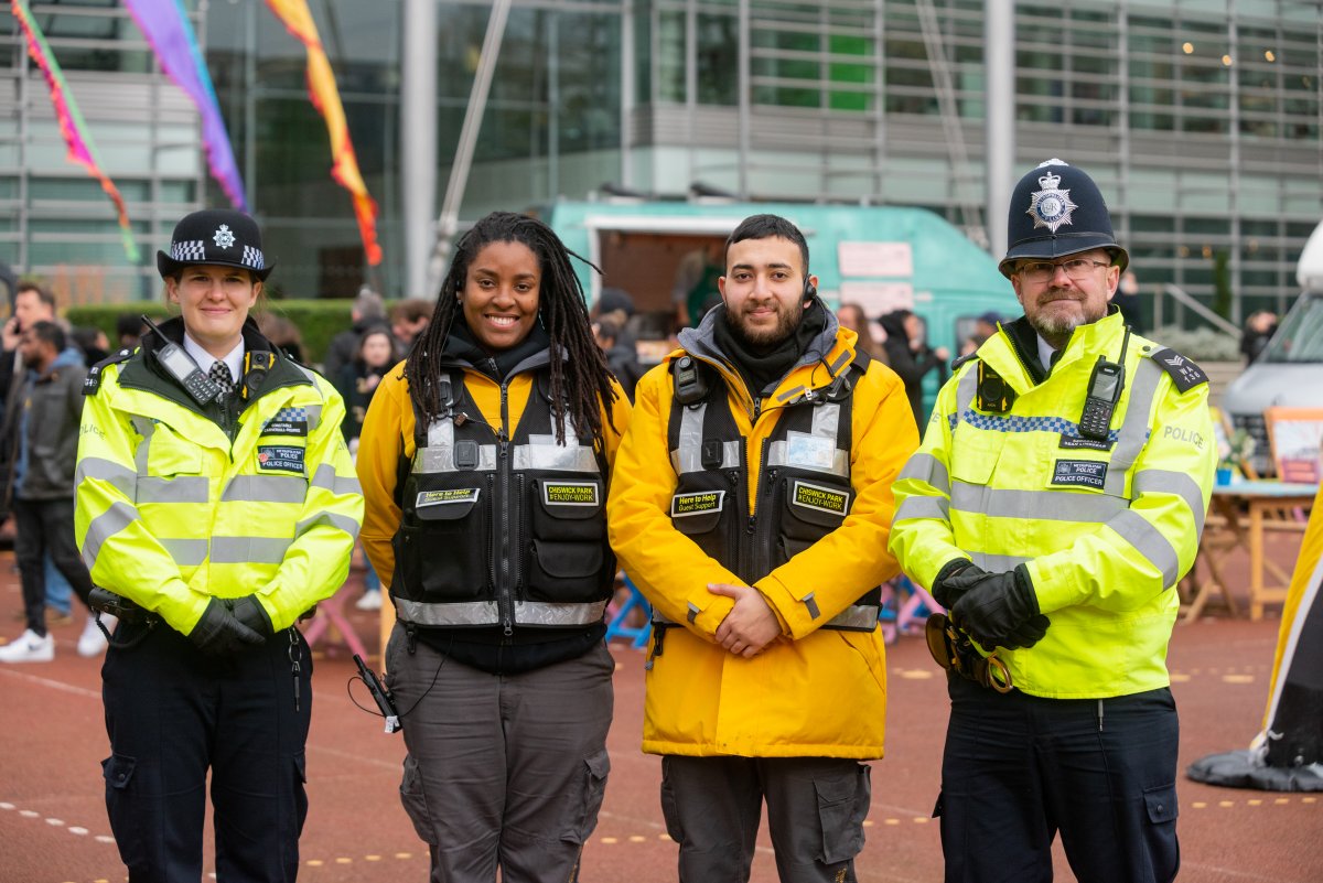 You may have noticed our links with various community partners. 

But did you know our partnerships include the <a href="/metpoliceuk/">Metropolitan Police</a>  too? 

THANK YOU to all of the lovely officers helping make #ChiswickPark feel so safe. 

Please say hi when you see them 

#security