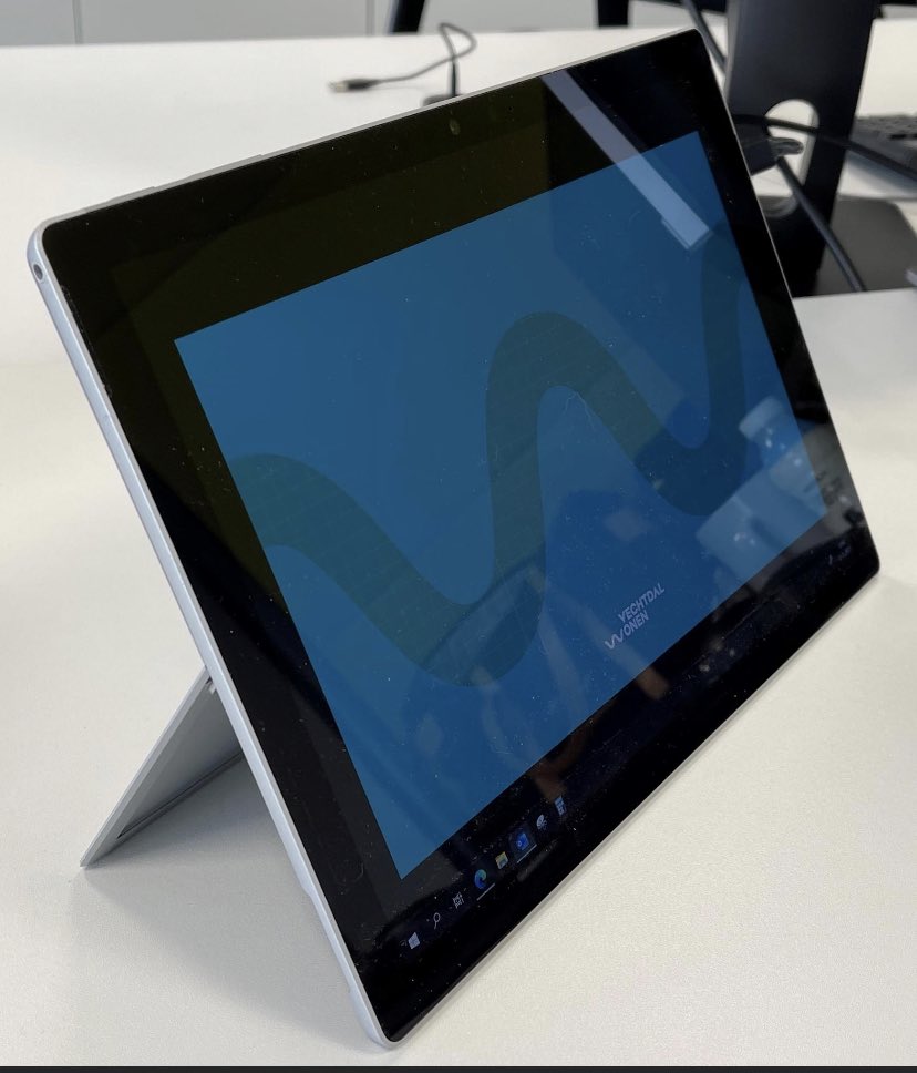 HbergUitdaging's tweet photo. Wat een tof aanbod!! 

Afgelopen week heeft Vechtdal Wonen 40 'afgeschreven' Microsoft Surfaces beschikbaar gesteld.

Welke vereniging/stichting of burgerinitiatief heeft belangstelling? mail naar; contact@hardenbergseuitdaging.nl. En dan maken we snel een match.
@NLuitdaging https://t.co/dbPJNBBYYz