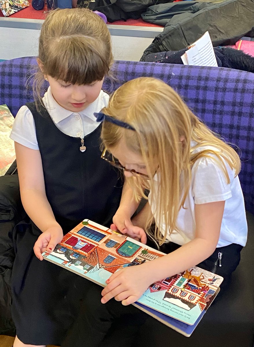NewbridgeLib's tweet photo. 📚Tŷ Newydd Daeth Blwyddyn 2 i ymweld â ni heddiw i ddysgu am y llyfrgell a’r bobl sy’n ein helpu! Cawsant lawer o hwyl yn edrych ar y llyfrau a gwrando ar straeon!📚
@TynewyddPrimary @TynpMrVeall @CaerphillyLibs @CaerphillyCBC #WarmSpaces #communityconnects #shapingus https://t.co/Al1GJtvL8F