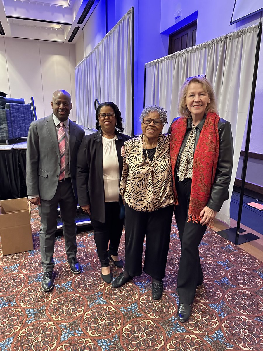 Minerva Cordero (@minerva_cordero) on Twitter photo “If you can teach people to hate, then you can teach them to love.” Opal Lee <a href="/juneteenthmsm/">National Juneteenth Museum</a> <a href="/utarlington/">The University of Texas at Arlington</a> “If you can teach people to hate, then you can teach them to love.” Opal Lee <a href="/juneteenthmsm/">National Juneteenth Museum</a> <a href="/utarlington/">The University of Texas at Arlington</a>