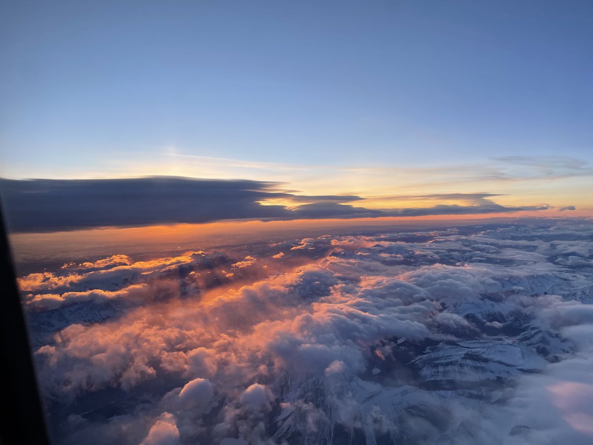 RobElford1's tweet image. A lovely descent into #Calgary this morning.