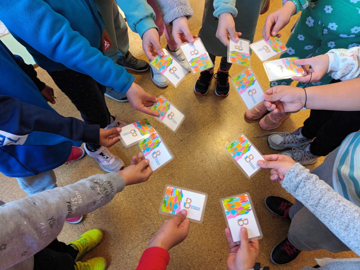 CeipRVInclan's tweet photo. Nuestro alumnado de 1 ya tienen sus carnet de la biblioteca y podrán acudir a cualquier biblioteca municipal de Andalucía. Fomentar los hábitos de lectura es uno de nuestros objetivos y pronto comenzarán las actividades en bibliotecas municipales de la zona.
@becreamalaga https://t.co/aVH6WInFhN