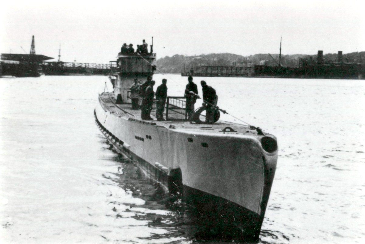 howtofixauboat's tweet image. Until this week, the only pre-sinking photo we&apos;d ever seen of U-534 was taken from the bomber that sank her...

But thanks to the U-Boot Archive we now have a selection of photos of the sub in wartime service! Very excited to share more in the future.