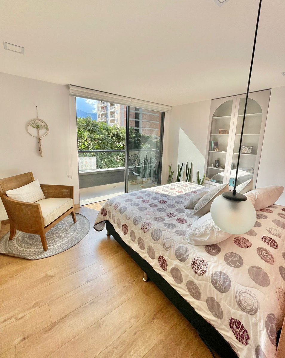 Lizz Parody tweet media