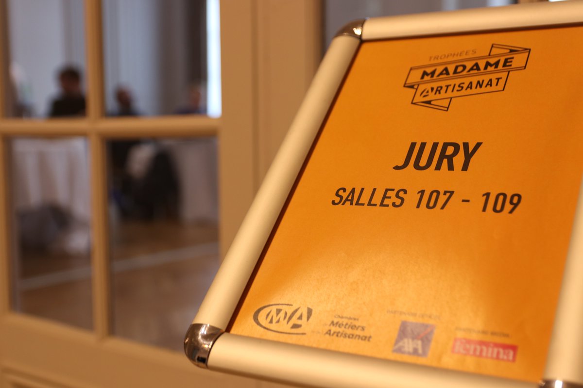 🏆 4e édition #MadameArtisanat ➡️ le jury s'est réuni pour départager les 460 artisanes en lice, un record ! Merci à @natschraen, partenaires et membres du jury pour leur disponibilité et engagement ✔️ Les 4 lauréates seront dévoilées lors d'un événement national 🔜 cc <a href="/AXAFrance/">AXA France</a>