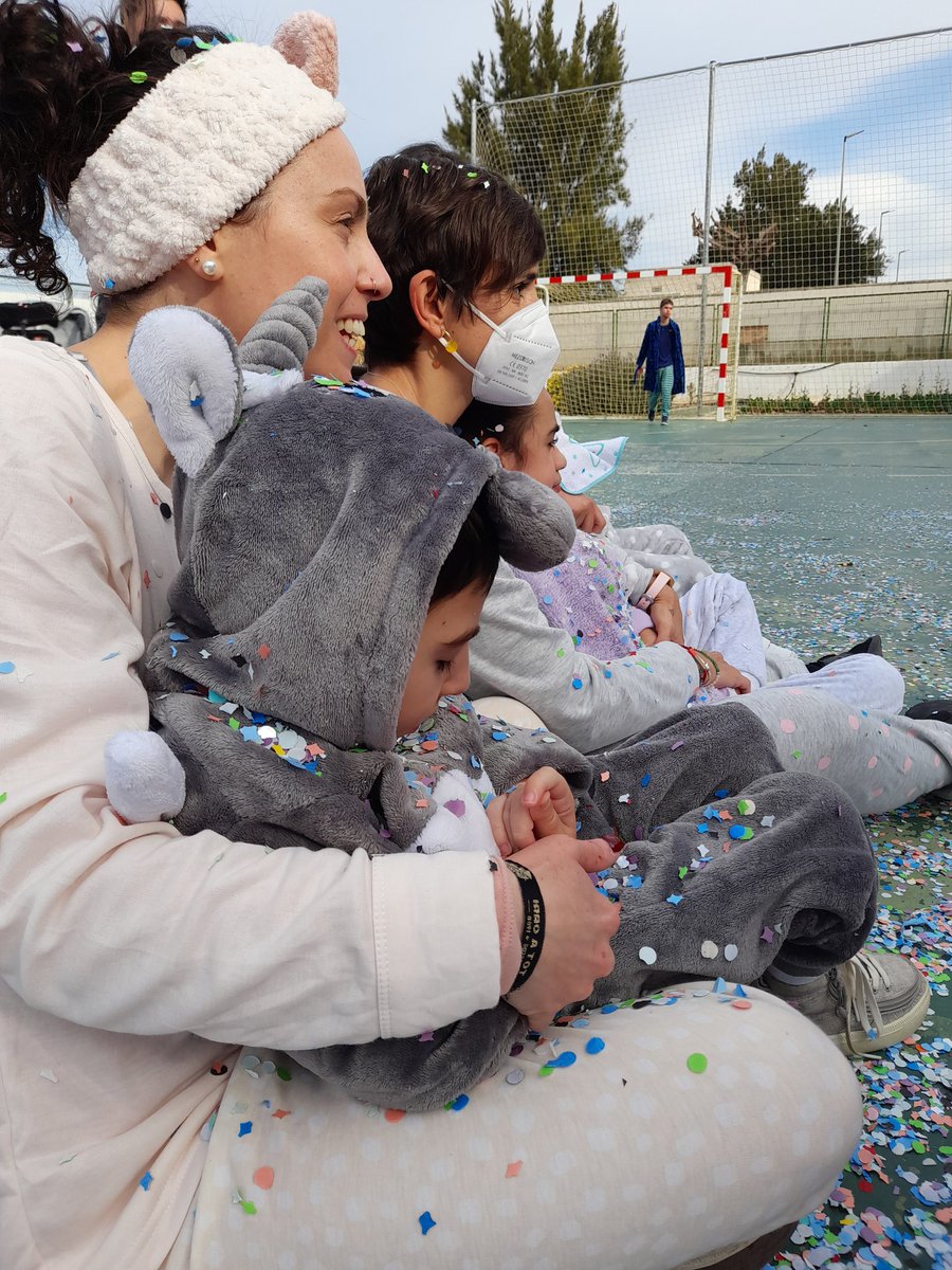 Perquè la vida també són moments com aquests! 🥰
Ens declarem completament afortunats de poder gaudir amb vosaltres, de compartir les vostres mirades d'il•lusió i entusiasme.
Dijous de pijama al <a href="/CeeBaix/">CEE BAIX MAESTRAT</a> divertidíssim, amb visita del Rei Carnestoltes. #CarnavaldeVinaros2023