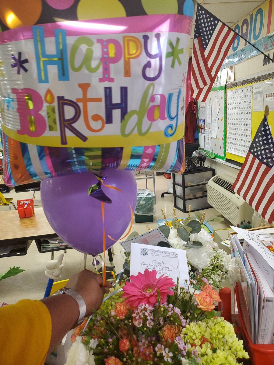 ClaudiaUter's tweet photo. I am so elated!excited and happy to receive a super nice birthday 🎁 from @PrinceEdwardSch. Thank you so much, I really appreciate it. You are the best! @ParticipateLrng #unitinourworld #unitedweteach https://t.co/EGenDSnHvD