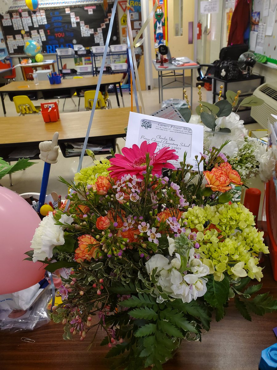 ClaudiaUter's tweet photo. I am so elated!excited and happy to receive a super nice birthday 🎁 from @PrinceEdwardSch. Thank you so much, I really appreciate it. You are the best! @ParticipateLrng #unitinourworld #unitedweteach https://t.co/EGenDSnHvD