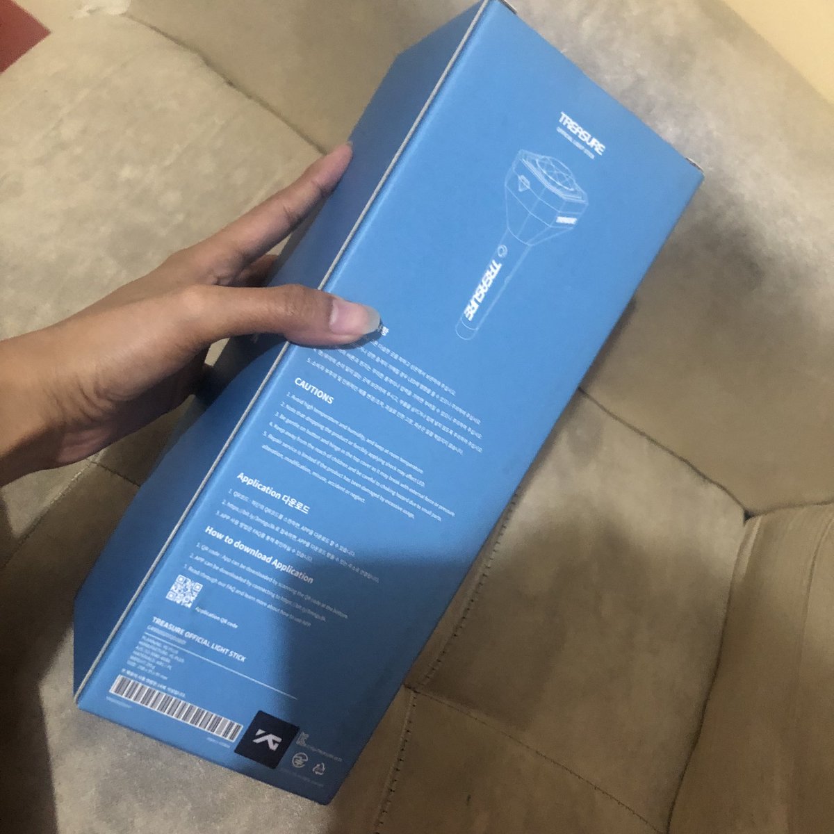 timChinguKshoPH's tweet photo. Available teulights 

onhand and sealed po

2,000php

#treasurelightstick #TREASURE https://t.co/JHbTSpSRM4