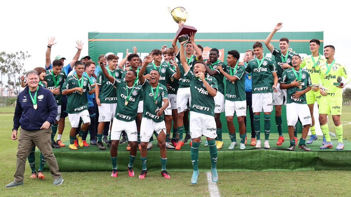 Palmeiras's tweet photo. No primeiro Derby do dia, as #CriasDaAcademia golearam por 5 a 0 e conquistaram o bicampeonato consecutivo da Sério Ouro da FAM Cup ➤ https://t.co/YE20lIpjDy

#AvantiPalestra https://t.co/Qt5I6LeK1Q